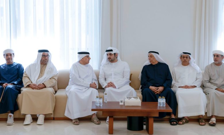 مكتوم بن محمد يقدّم واجب العزاء في وفاة حليمة عبدالمنان عبدالرحمن العور