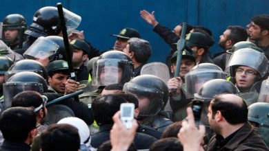 ملاحقات قضائية جديدة في إيران تشمل المثقفين والمقاهي على خلفية الاحتجاجات