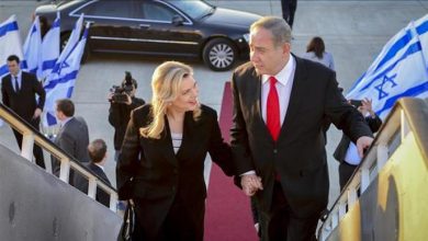 نتنياهو وزوجته اول الفاسدين ..هارتس تنشر أسماء الشخصيات التي يجب أن يحقق معها في فضيحة قطر غيت