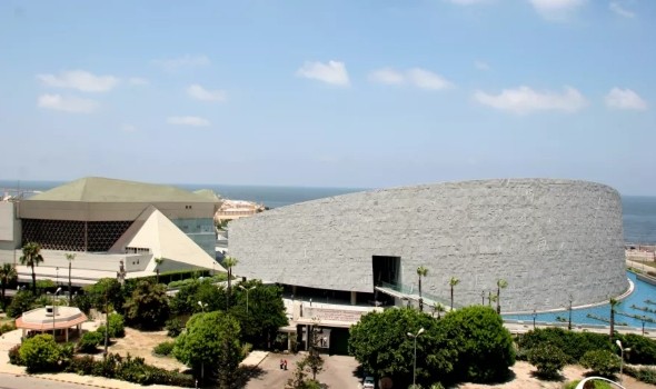 نزاع بين مكتبة الإسكندرية وهيئة الدواء المصرية حول كتاب توثيقي عن تاريخ صناعة الدواء