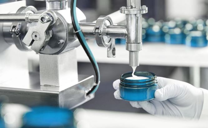 نقابة الصيادلة: قرار تركيب المستحضرات الصيدلية لا يسري على الصيدليات العامة بوضعها الحالي