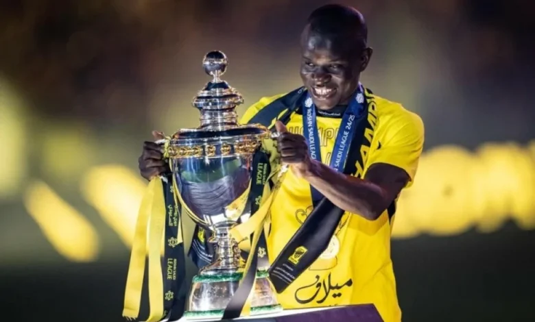 النجم الفرنسي نغولو كانتي.