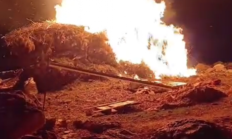 هجوم استيطاني واسع في مسافر يطا.. حرق وسرقة واعتداء