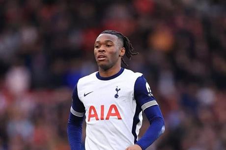 هجوم ليلي وسرقة وتكسير زجاج سيارة فاخرة للاعب في الدوري الإنجليزي (صورة)