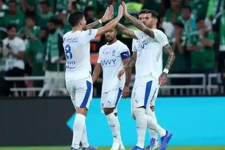 هل يلحق سالم الدوسري وربن نيفيز بديربي الهلال ضد النصر؟