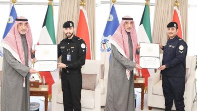 وزير الداخلية يُكرّم عسكريين ليقظتهما الأمنية وجهودهما في أداء واجبهما