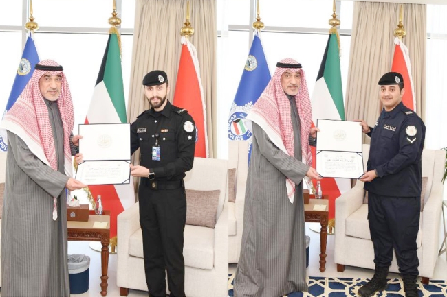 وزير الداخلية يُكرّم عسكريين ليقظتهما الأمنية وجهودهما في أداء واجبهما