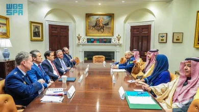 وزير الدفاع السعودي يبحث مع وزير الحرب الأميركي جهود إحلال السلام بالمنطقة