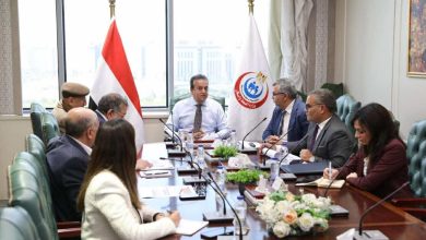 وزير الصحة يجتمع مع ممثلي شركة المراسم لمتابعة التدفقات المالية بعدد من المشروعات الصحية