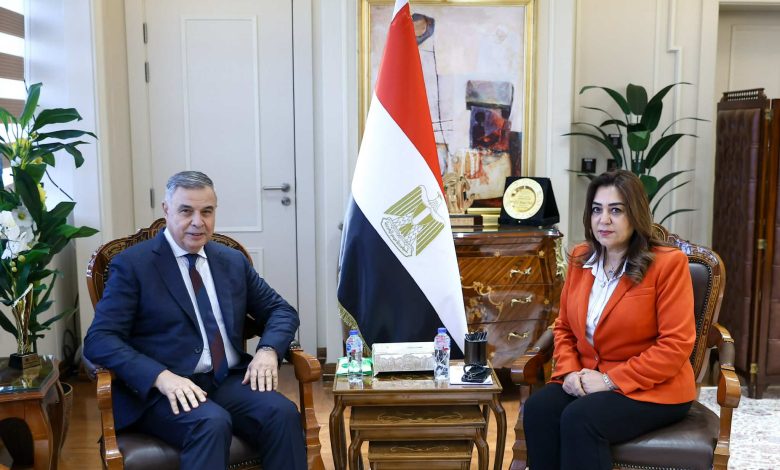 وزيرة التنمية المحلية تبحث مع محافظ الإسكندرية موقف مشروعات الخطة الاستثمارية ومنظومة التصالح والتقنين والنظافة