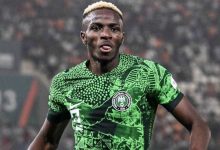 وسيط إنجليزي يعرض أوسيمين على بايرن ميونخ