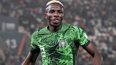 وسيط إنجليزي يعرض أوسيمين على بايرن ميونخ