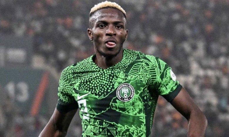 وسيط إنجليزي يعرض أوسيمين على بايرن ميونخ