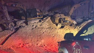 وفاة شخص في حادث إنهيار رملي وانقلاب حفارة بجنوب سعد العبدالله