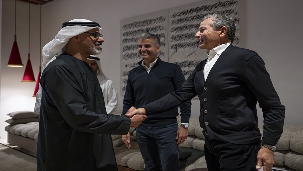 ولي عهد أبوظبي يلتقي وفداً من الإدارة التنفيذية لشركة "والت ديزني"