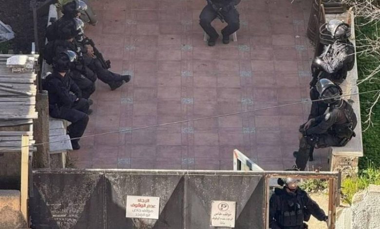 يقودها بن غفير.. عشرات عمليات الهدم في كفر عقب والعملية مستمرة