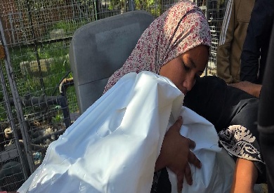 استشهاد امرأة وطفل في غزة