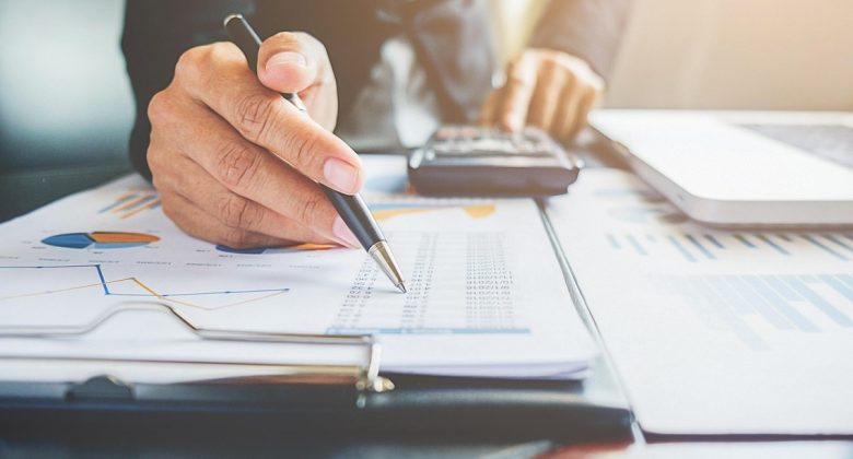 تشديد حكومي على إغلاق ملفات «إنهاء الخدمة»... إلكترونياً