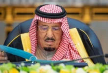 خادم الحرمين الشريفين الملك سلمان بن عبدالعزيز آل سعود، خلال ترؤوسه جلسة مجلس الوزراء، اليوم في الرياض. (واس).