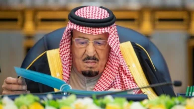 خادم الحرمين الشريفين الملك سلمان بن عبدالعزيز آل سعود، خلال ترؤوسه جلسة مجلس الوزراء، اليوم في الرياض. (واس).