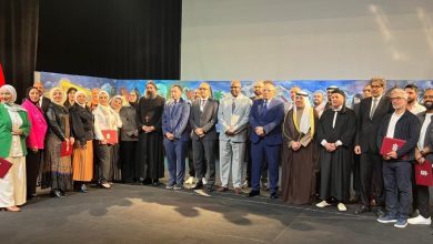 45 فنانا وفنانة من مصر والكويت يبدعون جدارية مشتركة بعنوان «معاً في حب الكويت»