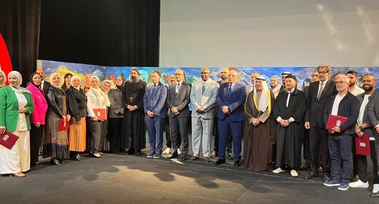 45 فنانا وفنانة من مصر والكويت يبدعون جدارية مشتركة بعنوان «معاً في حب الكويت»