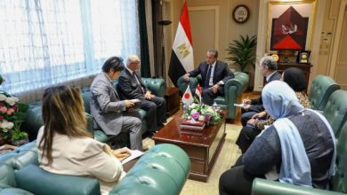 وزير الصحة خلال استقبال السفير الياباني