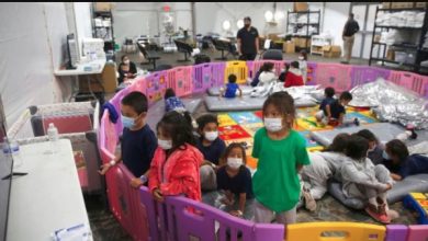 أطفال محتجزين من إدارة الهجرة الأمريكية