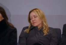 أثارت تفاعلاً على منصات التواصل.. ميلوني «نائمة» خلال افتتاح «الألعاب الأولمبية» - أخبار السعودية