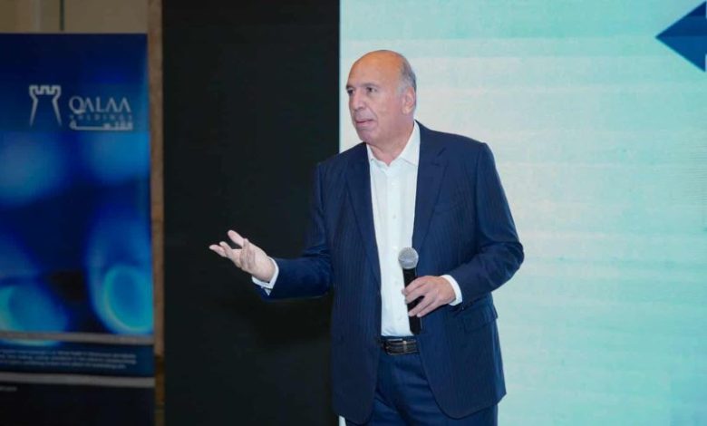 أحمد هيكل: 3 عوامل ترجح دخول العالم نفقا مظلما