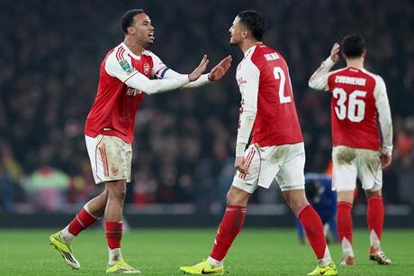 أرسنال يواجه سندرلاند لتأمين صدارة الدوري الإنجليزي
