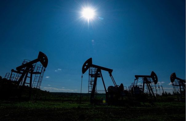 أسعار النفط عالميا تنخفض 3%...