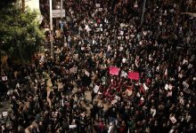 أكثر من 100 ألف فلسطيني في الداخل المحتل يتظاهرون ضد الجريمة وتواطؤ الاحتلال 