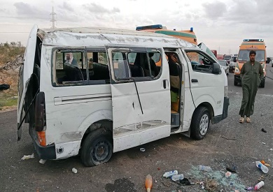 إصابة 3 أشخاص في انقلاب ميكروباص بالطريق الدولي الساحلي
