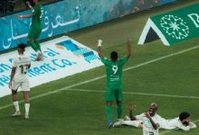الأهلي يطارد الهلال بثنائية في شباك الحزم