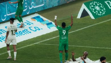الأهلي يطارد الهلال بثنائية في شباك الحزم