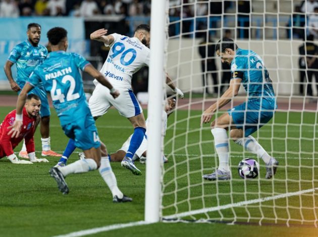 الأول بقميص الهلال.. بنزيمة يسجل خامس هاتريك في روشن