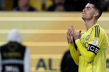 السعودية تفتح باب رحيل رونالدو.. وصلاح وفيرنانديز مرشحان لخلافته