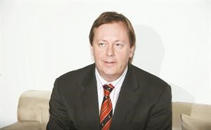 السفير البريطاني للكويت الحق في بناء ميناء مبارك الكبير وما يثيره العراق غير منطقي