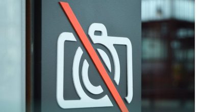 النيابة العامة تحذر من إساءة استخدام الهواتف النقالة المزودة بالكاميرا: جريمة موجبة للمساءلة