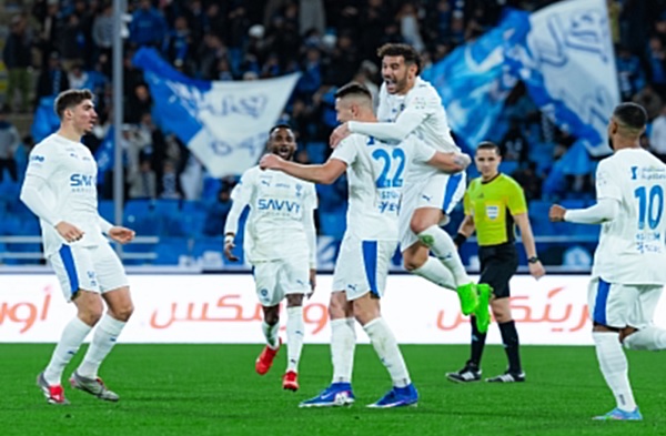 الهلال يوضح موقف سافيتش والحربي بعد إصابتهما في كلاسيكو الأهلي