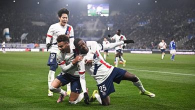 باريس بعشرة لاعبين يهزم ستراسبورج ويستعيد صدارة الدوري الفرنسي