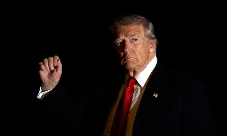 بعد تعليق مفاوضات مسقط..ترامب يهدد : على خامنئي أن يشعر بالقلق الشديد