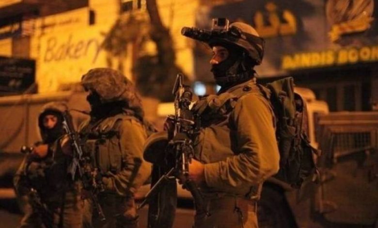 تصعيد واسع بالضفة: قوات الاحتلال تقتحم مدنًا وبلدات وتنفّذ اعتقالات