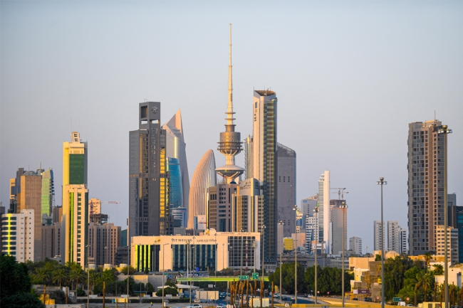 تقرير محلي: توطين العمالة الوطنية في المشاريع التنموية... إلى متى التأخير؟