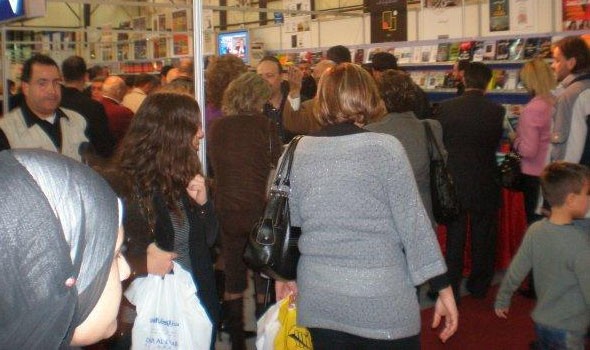 جدل في معرض القاهرة الدولي للكتاب بعد ظهور روايات مكتوبة بالكامل بالذكاء الاصطناعي