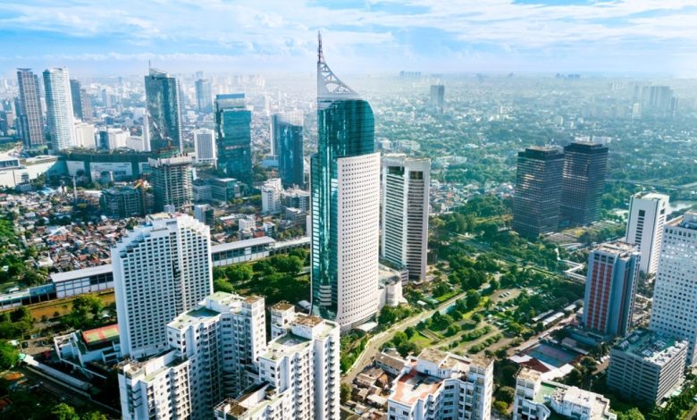 دليلك للسياحة في إندونيسيا وجهة أحلام المغامرين ومحبي الطبيعة