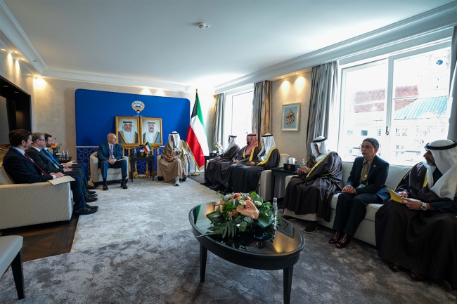 رئيس الوزراء يناقش مع الرئيس التنفيذي لشركة «أوراكل» أبرز التطورات في مجالات التقنية والذكاء الاصطناعي