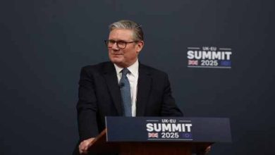 ستارمر يعتذر لضحايا إبستين بسبب تعيين ماندلسون سفيرا في واشنطن