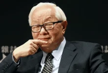 عرّاب أشباه الموصلات يلتقي جنسن هوانغ في مطعم محلي بتايوان